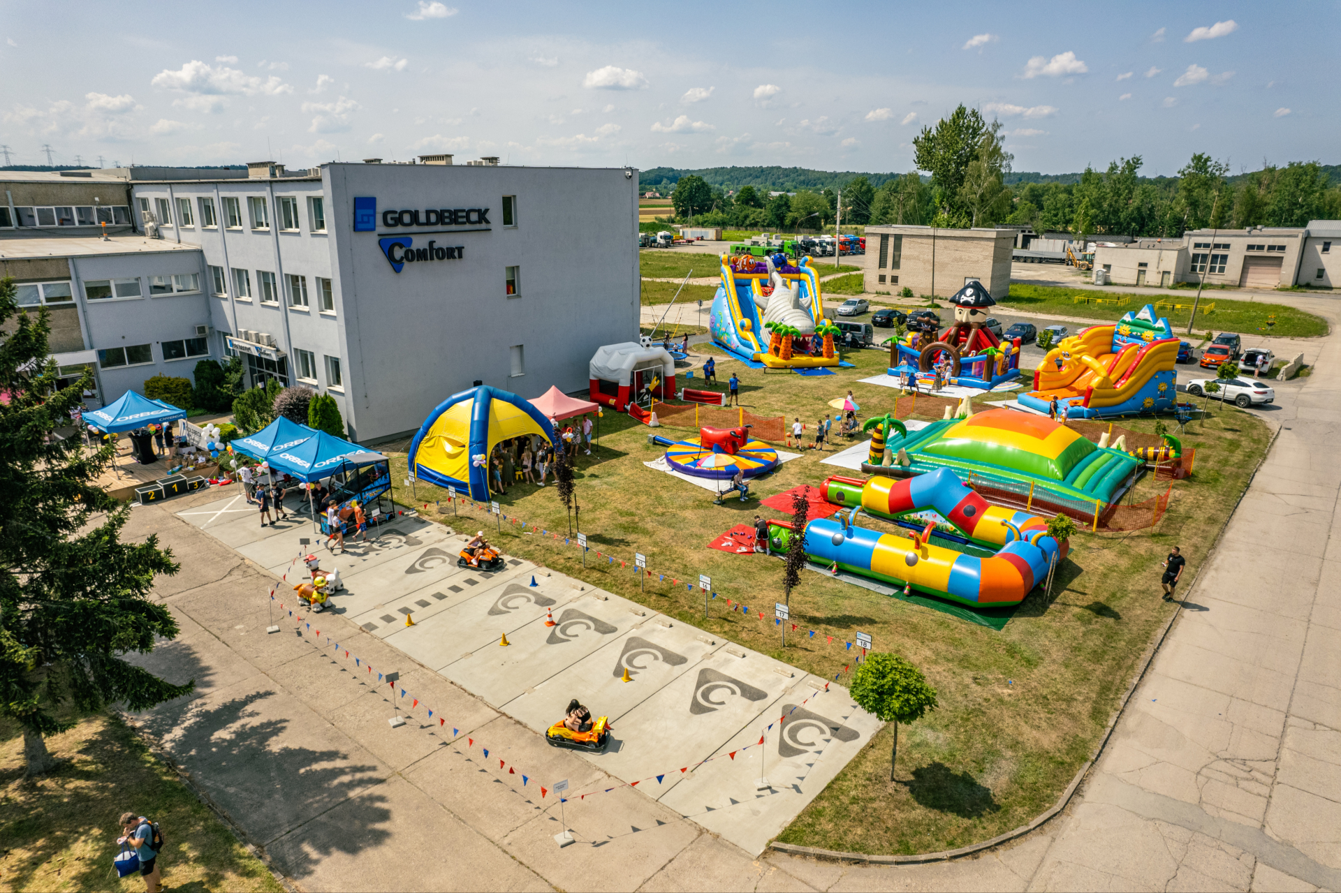 Cała firma na trawie. Tak było!